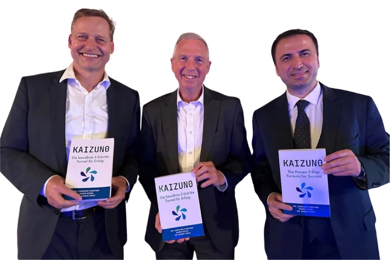 The KAIZUNO team with the books